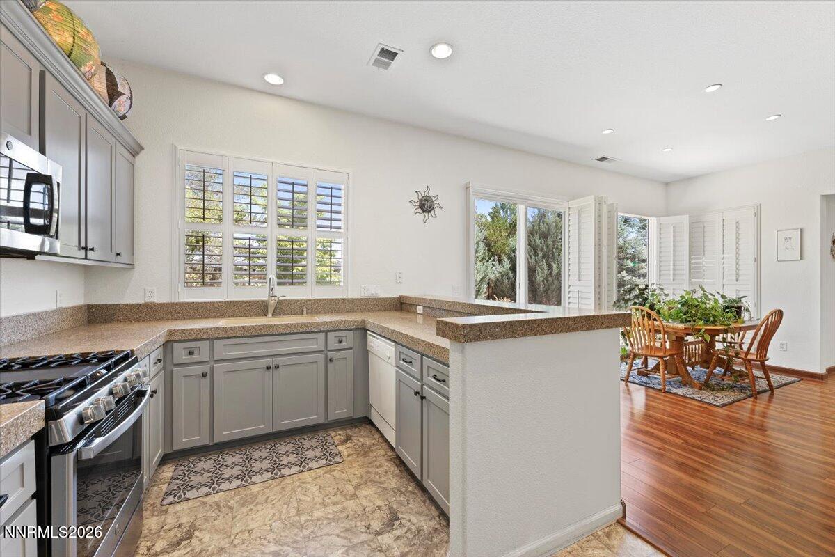 1731 Emerald Bay Drive Reno, NV 89521 - Photo 15 of 36 15-1731 Emerald Bay Reno NV 89521 (15 of