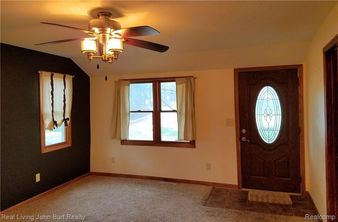 722 North Conklin Road Lake Orion, MI 48362 - Photo 5 of 22 20170103_114546.jpg