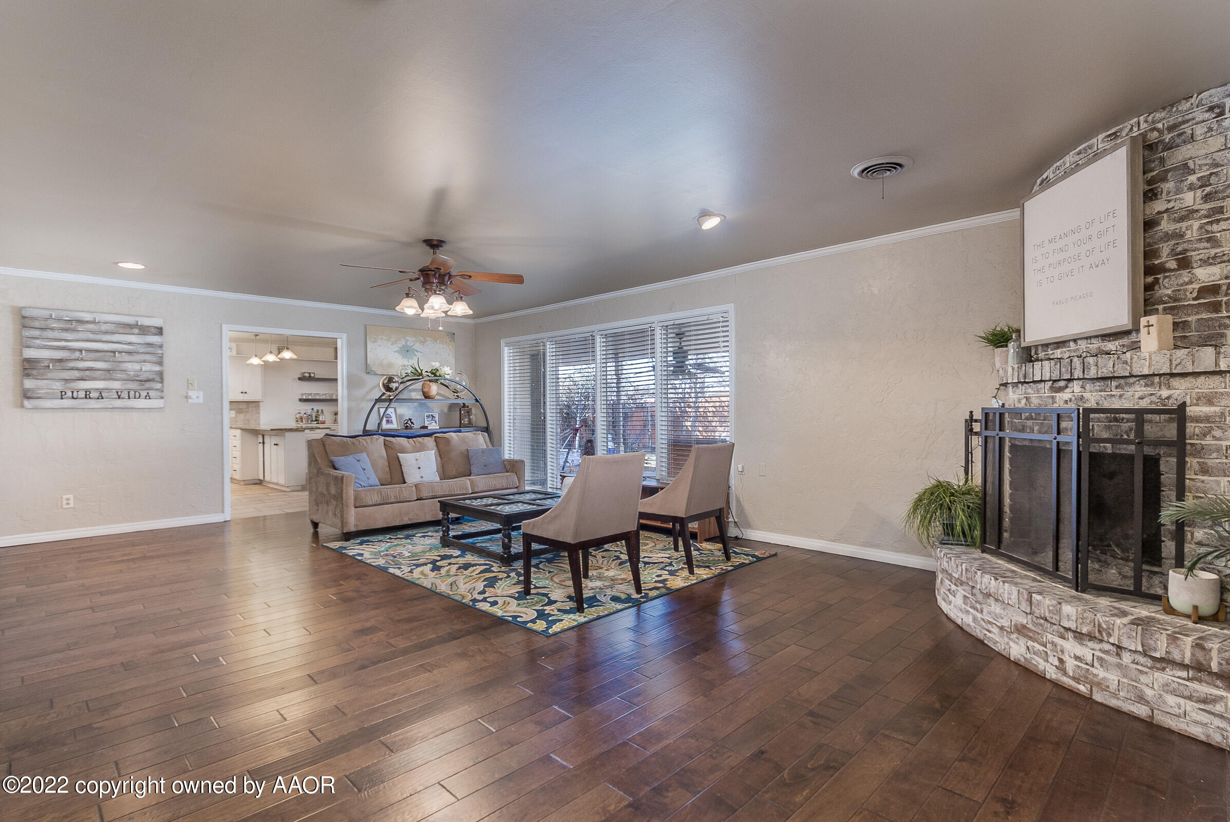 6220 Hanson Road Amarillo, TX 79106 - Photo 4 of 23 004_Living Room