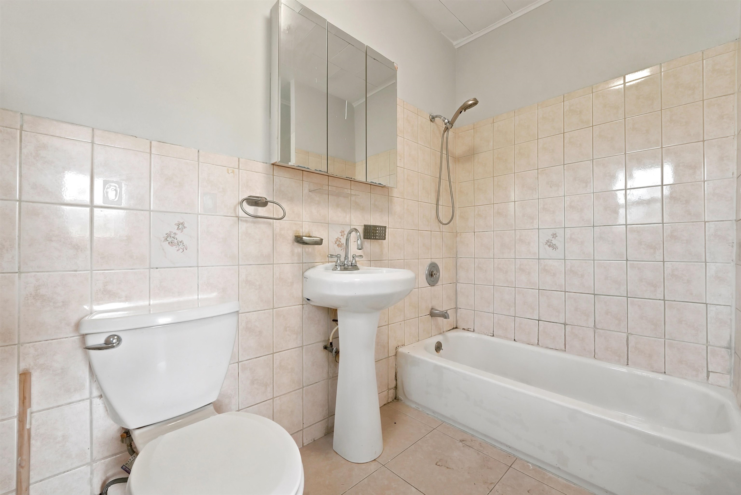 25 West 19th Street, Unit 2 Bayonne, NJ 07002 - Photo 12 of 14