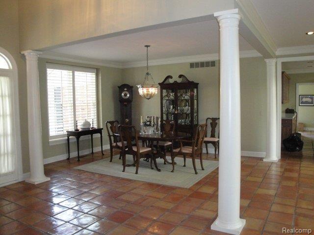 237 Ridge Road Grosse Pointe, MI 48236 - Photo 3 of 25 DSC01570.JPG