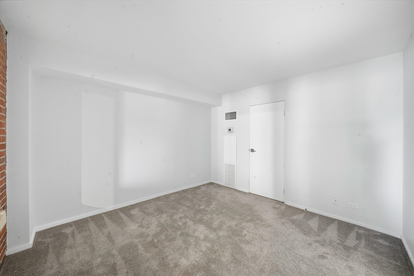 40 East 9th Street, Unit 1103 Chicago, IL 60605 - Photo 10 of 22 a view of an empty room