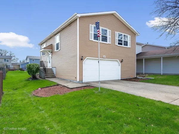 $335,000 | 381 Thorncliff Lane, Glendale Heights, IL 60139