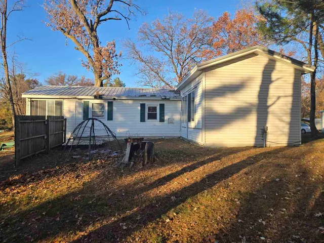 $105,000 | 930 42nd Street, New Boston, IL 61272