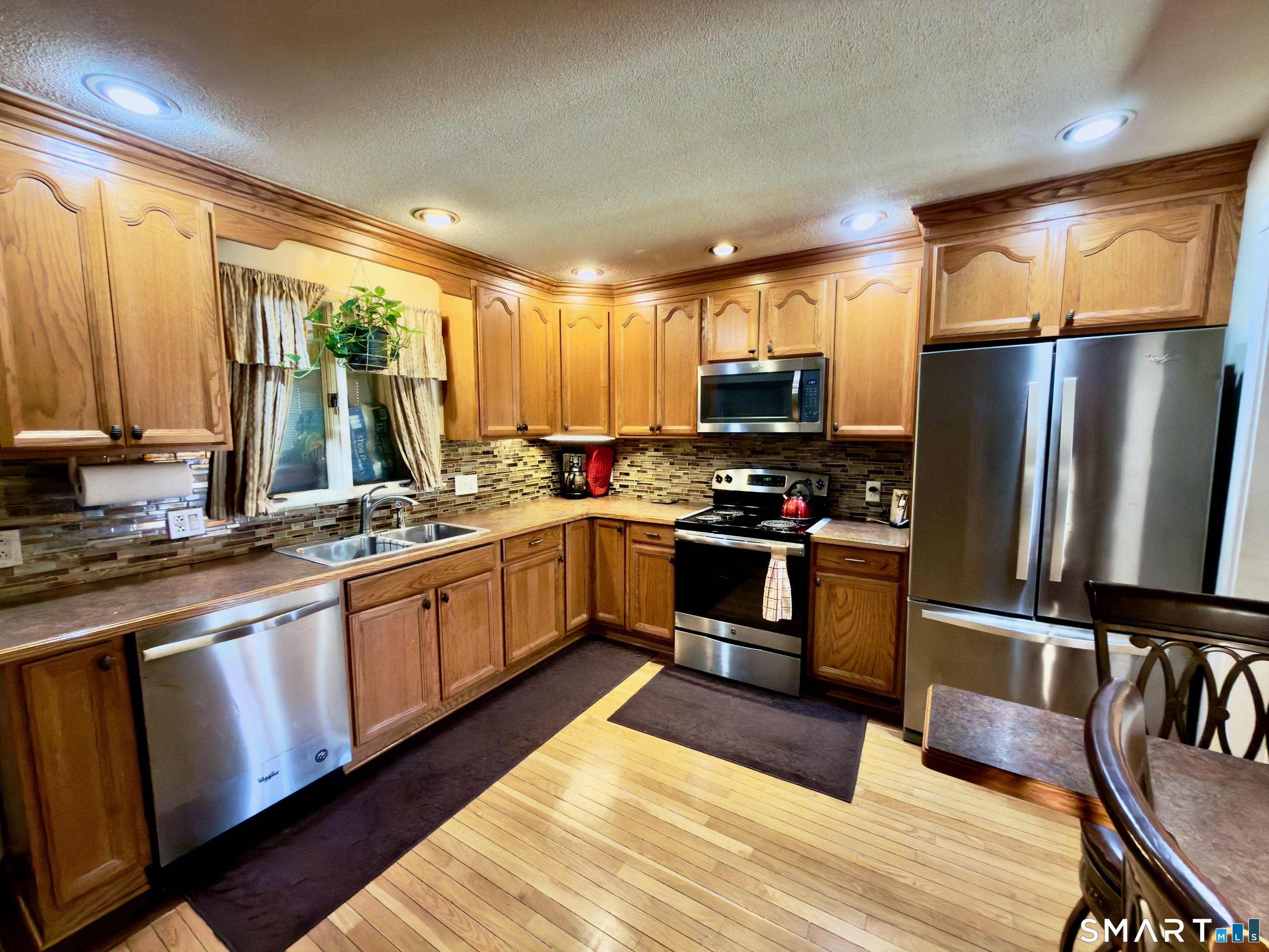25 Greenfield Avenue Waterbury, CT 06708 - Photo 10 of 37