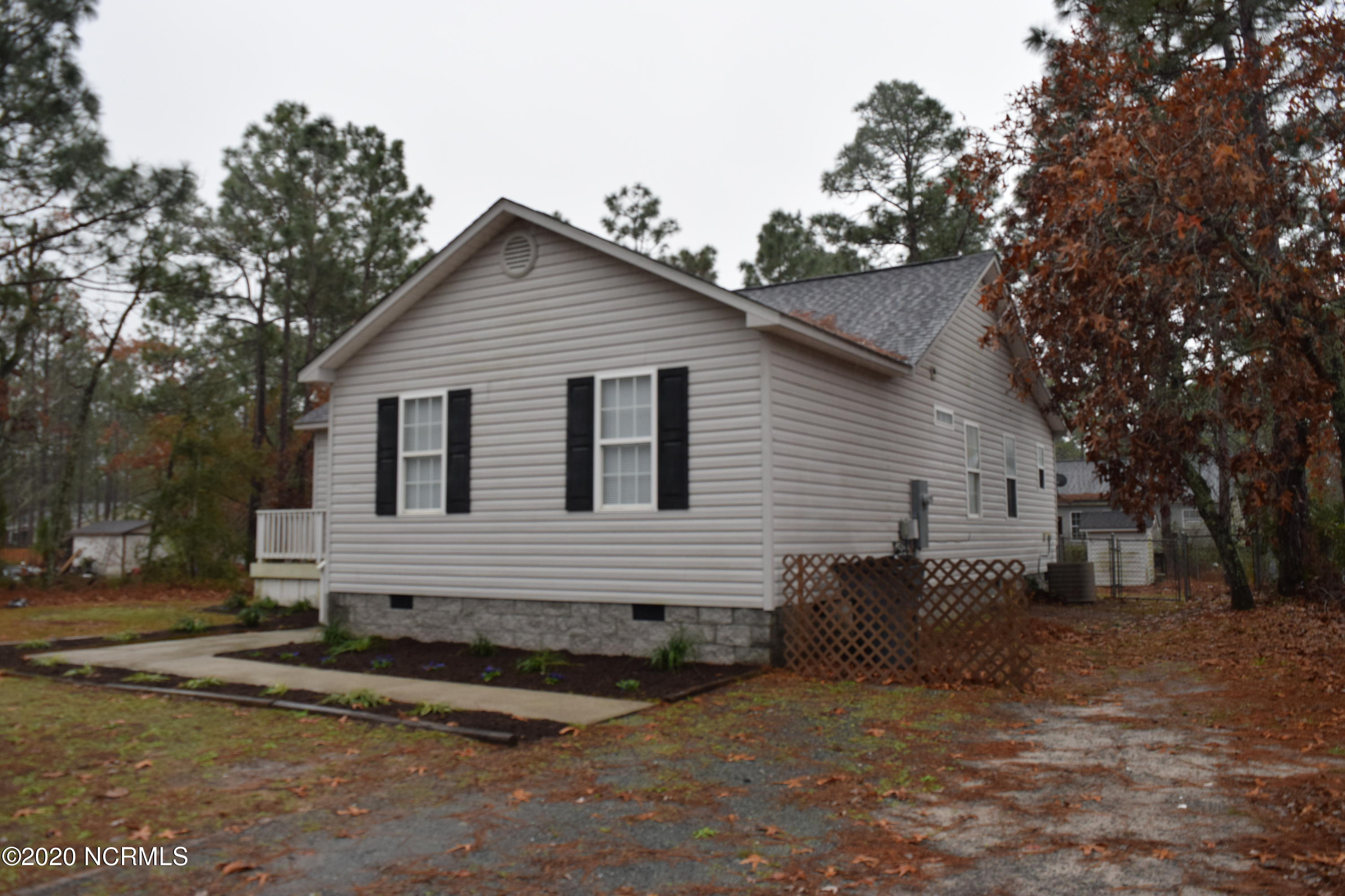 93 Cedar Road Boiling Spring Lakes, NC 28461 - Photo 2 of 22 DSC_0704