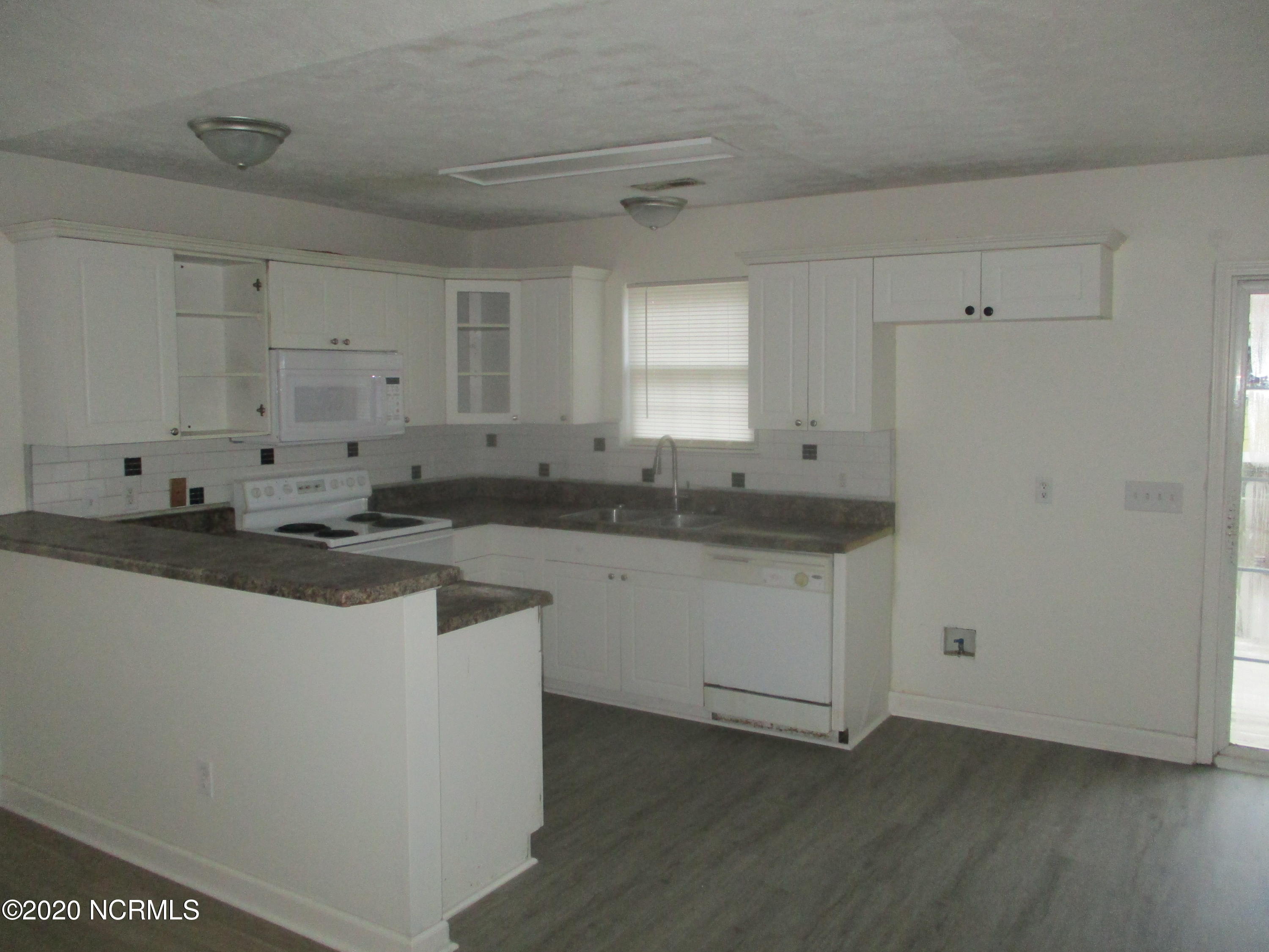 93 Cedar Road Boiling Spring Lakes, NC 28461 - Photo 7 of 22 IMG_5484