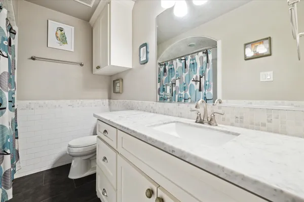 $2,950 | 1110 Stonecrest Drive, Houston, TX 77018