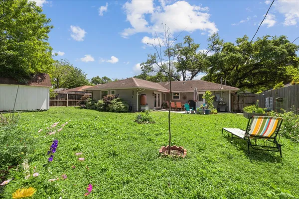 $2,950 | 1110 Stonecrest Drive, Houston, TX 77018