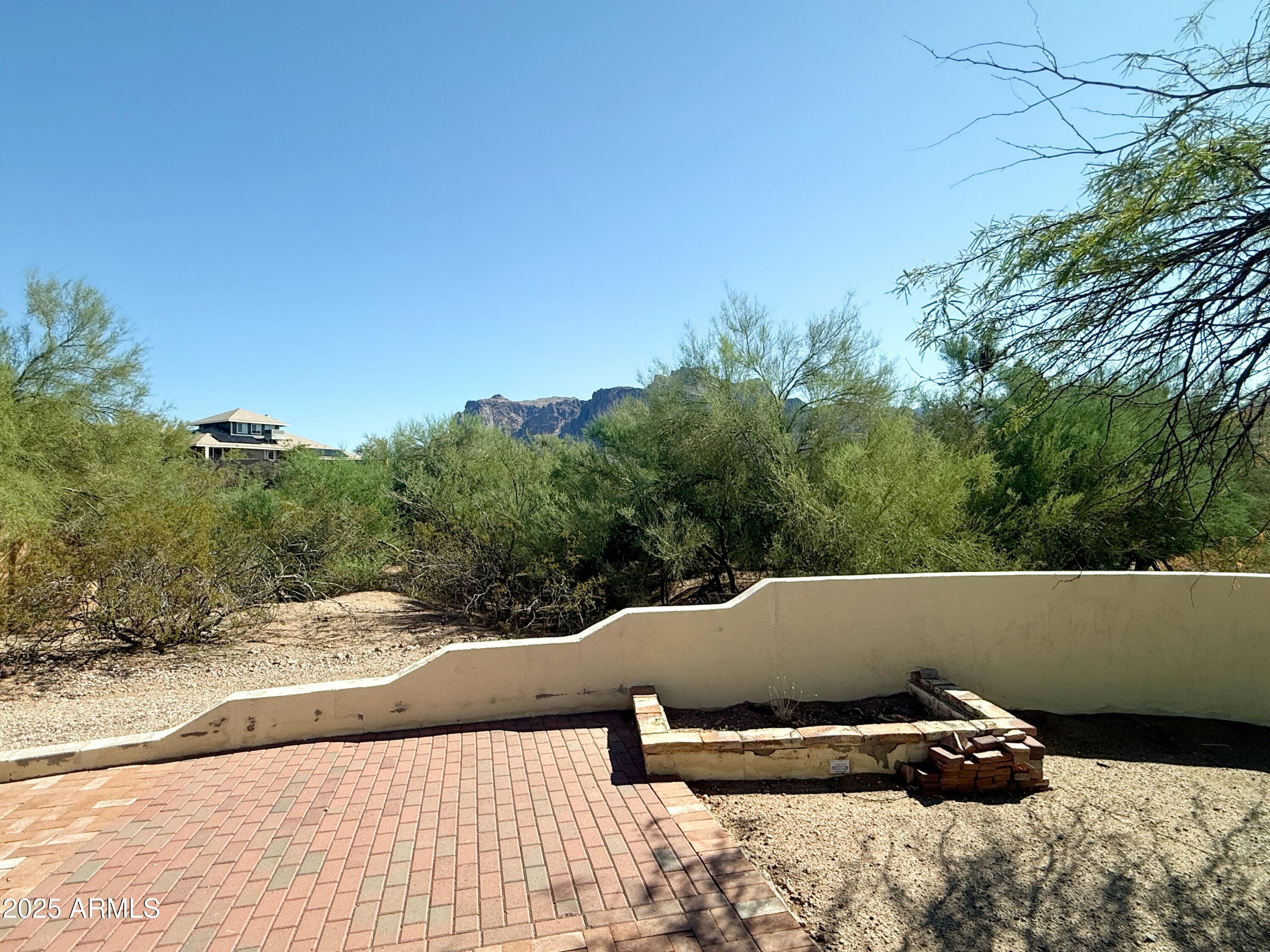 867 North Arroya Road Apache Junction, AZ 85119 - Photo 11 of 19 a view of roof and yard
