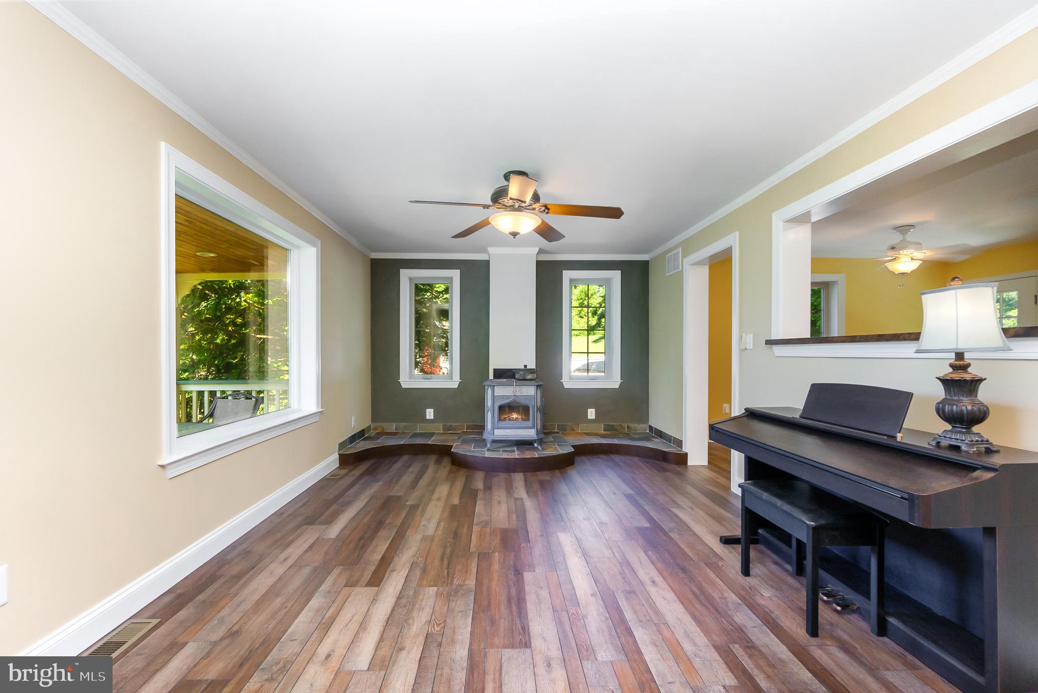 381 Slicers Mill Road Rising Sun, MD 21911 - Photo 4 of 28 Living Room