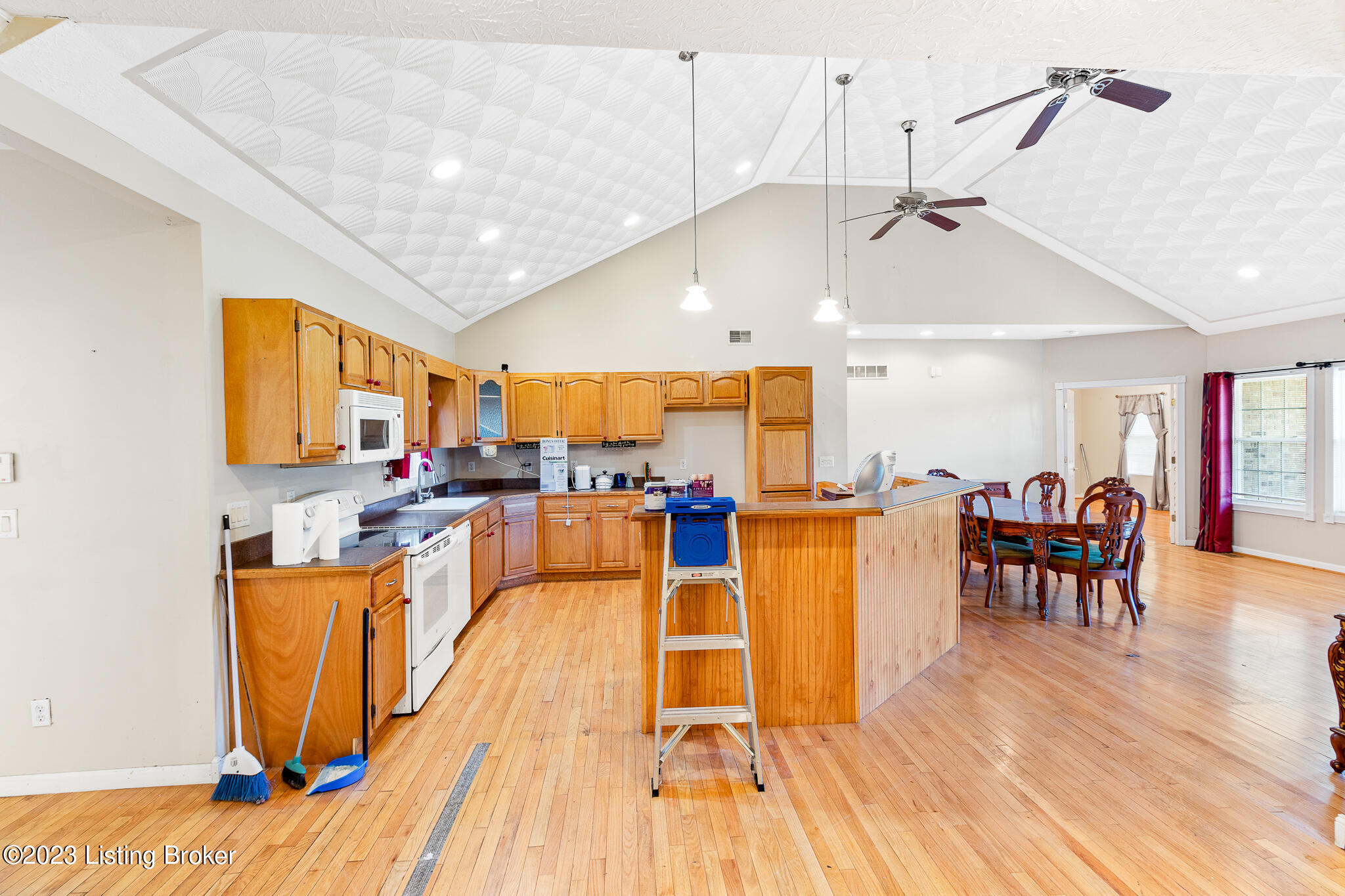 6608 Terry Road Louisville, KY 40258 - Photo 18 of 40 6608 Terry Rd HDR-09
