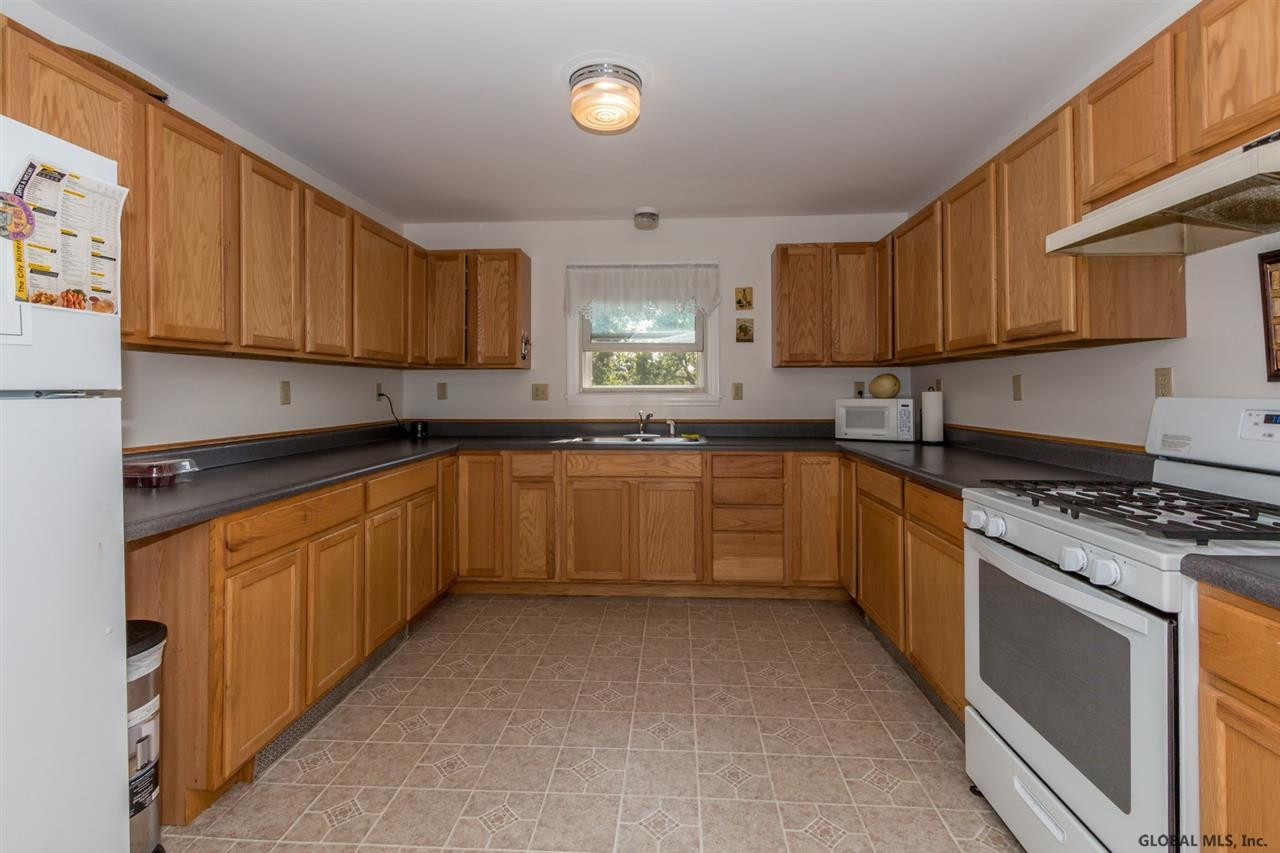48 Beach Road Halfmoon, NY 12065 - Photo 10 of 21 Photo 11