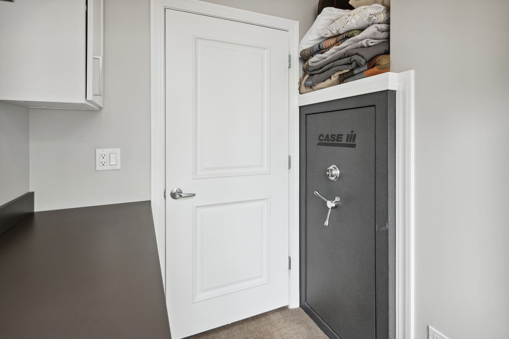 1211 South Prairie Avenue, Unit 606 Chicago, IL 60605 - Photo 28 of 44 a view of a kitchen from the hallway