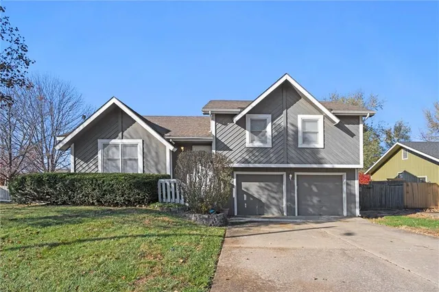 $285,000 | 1184 Delaware Street, Tonganoxie, KS 66086