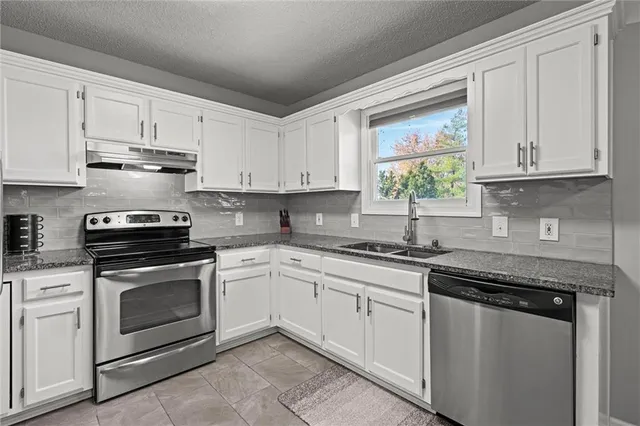 $285,000 | 1184 Delaware Street, Tonganoxie, KS 66086