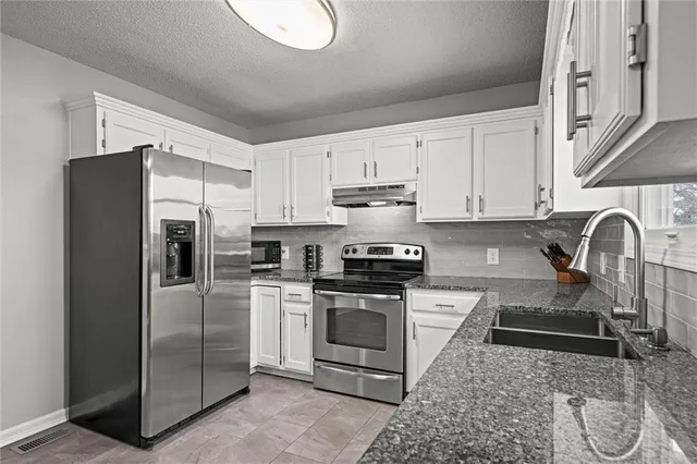 $285,000 | 1184 Delaware Street, Tonganoxie, KS 66086