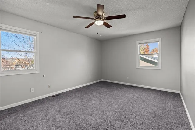 $285,000 | 1184 Delaware Street, Tonganoxie, KS 66086