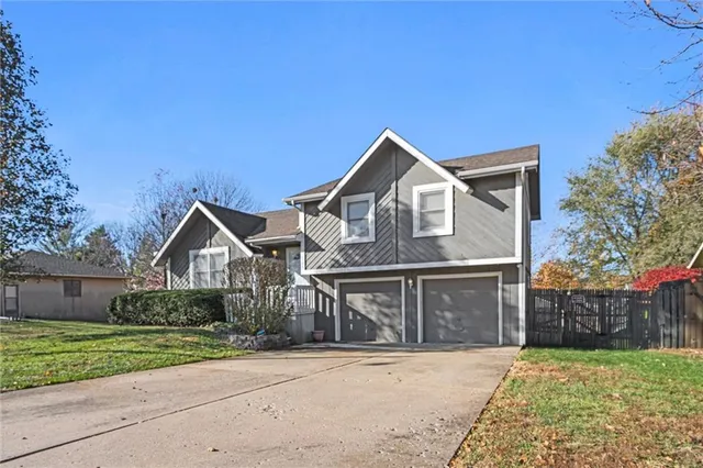 $285,000 | 1184 Delaware Street, Tonganoxie, KS 66086