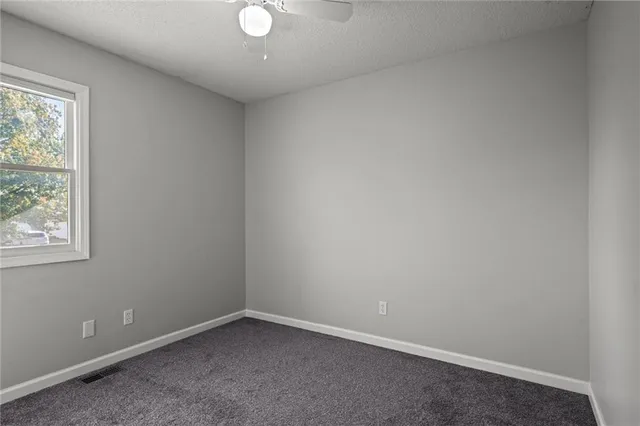 $285,000 | 1184 Delaware Street, Tonganoxie, KS 66086