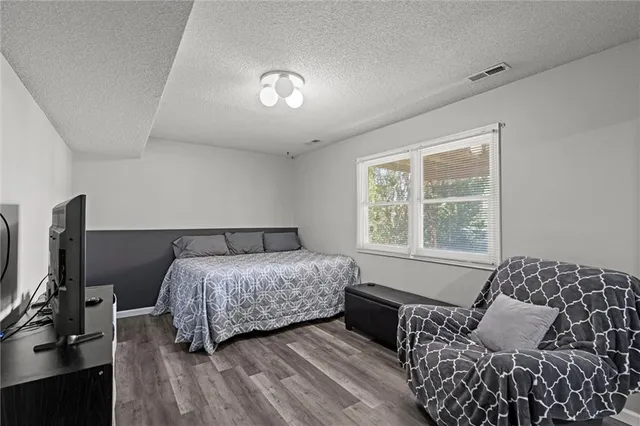 $285,000 | 1184 Delaware Street, Tonganoxie, KS 66086