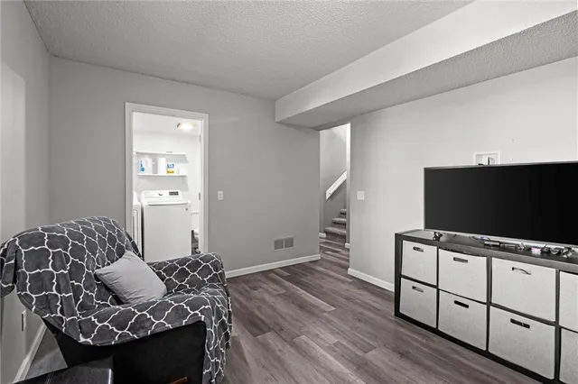 $285,000 | 1184 Delaware Street, Tonganoxie, KS 66086