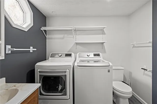 $285,000 | 1184 Delaware Street, Tonganoxie, KS 66086