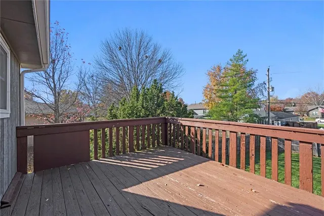 $285,000 | 1184 Delaware Street, Tonganoxie, KS 66086