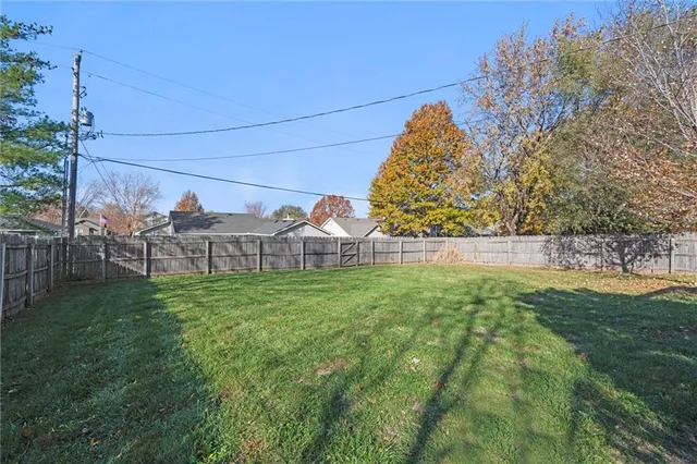 $285,000 | 1184 Delaware Street, Tonganoxie, KS 66086