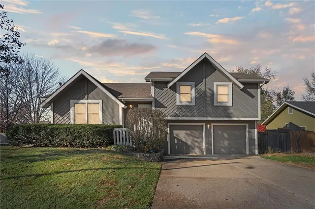 $285,000 | 1184 Delaware Street, Tonganoxie, KS 66086