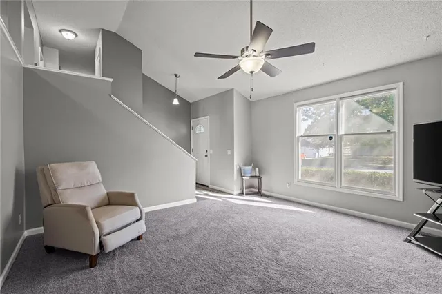 $285,000 | 1184 Delaware Street, Tonganoxie, KS 66086