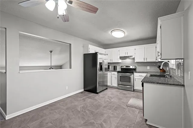 $285,000 | 1184 Delaware Street, Tonganoxie, KS 66086