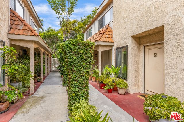 $935,000 | 2247 20th Street, Unit 2, Santa Monica, CA 90405