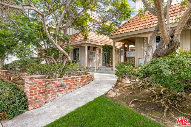 $935,000 | 2247 20th Street, Unit 2, Santa Monica, CA 90405