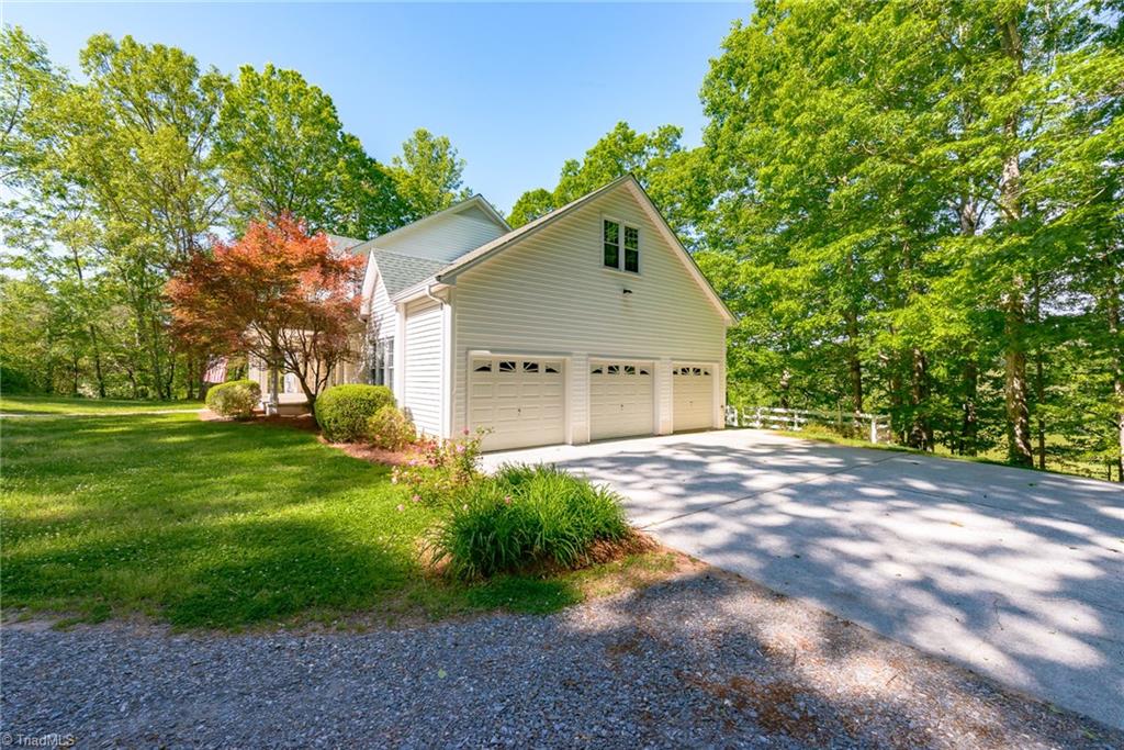 3260 Beroth Road Pfafftown, NC 27040 - Photo 6 of 29 Gallery Image 6
