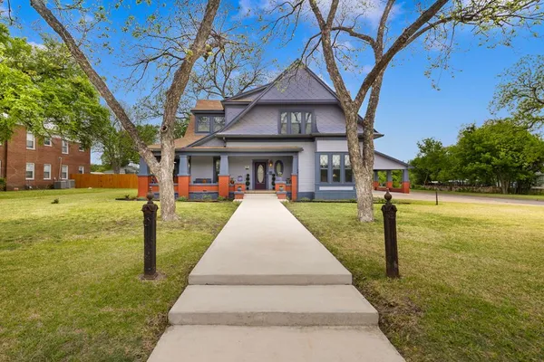 $629,000 | 1102 South College Street, Brady, TX 76825