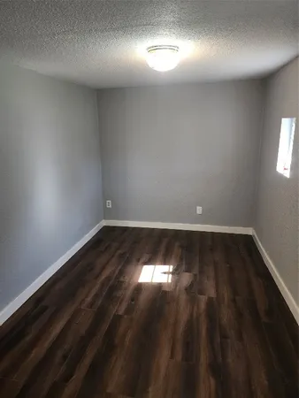 $750 | 211 Ave B, Unit 1/2, La Marque, TX 77568