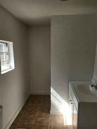 $750 | 211 Ave B, Unit 1/2, La Marque, TX 77568