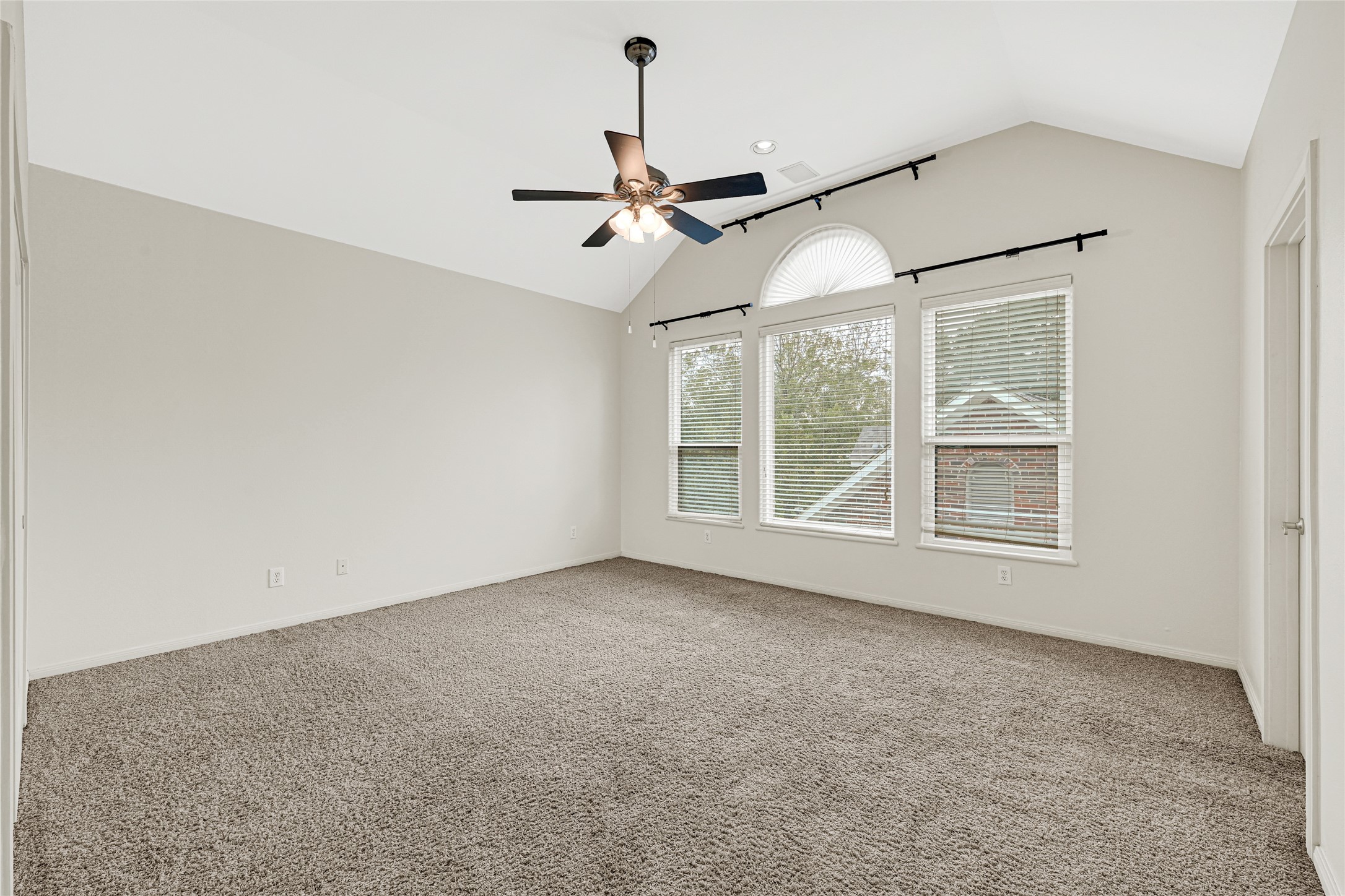 2414 Calumet Street, Unit B Houston, TX 77004 - Photo 18 of 27 a view of an empty room with a window