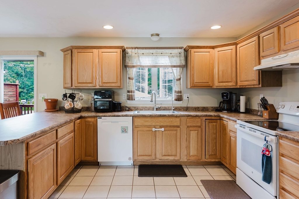 1241 Sharps Road Swansea, MA 02777 - Photo 4 of 20