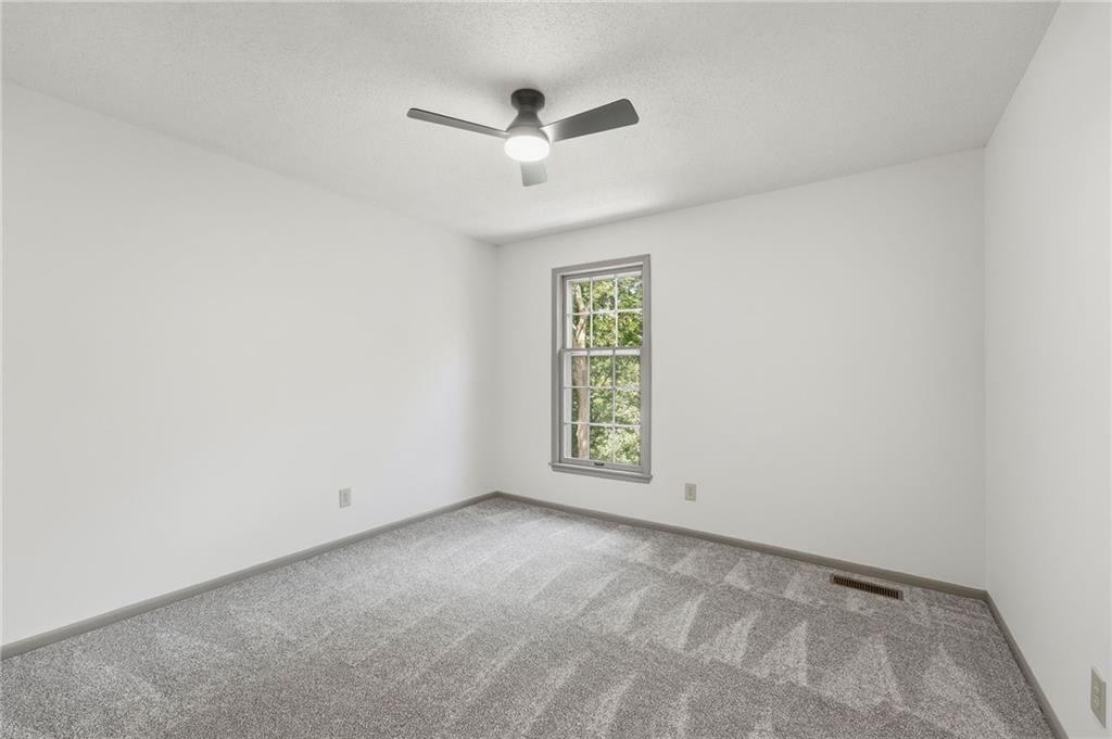 8009 Hallet Street Lenexa, KS 66215 - Photo 30 of 57
