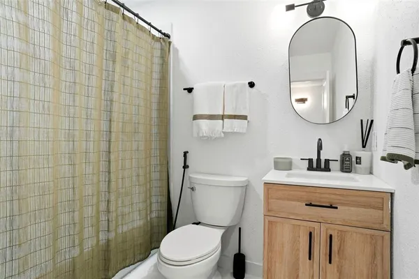 $2,800 | 1820 Castille Drive, Carrollton, TX 75007