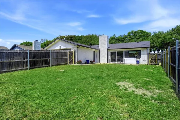 $2,800 | 1820 Castille Drive, Carrollton, TX 75007