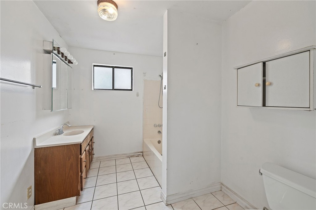 4761 West 141st Street Hawthorne, CA 90250 - Photo 15 of 29 a room with a cabinets and sink