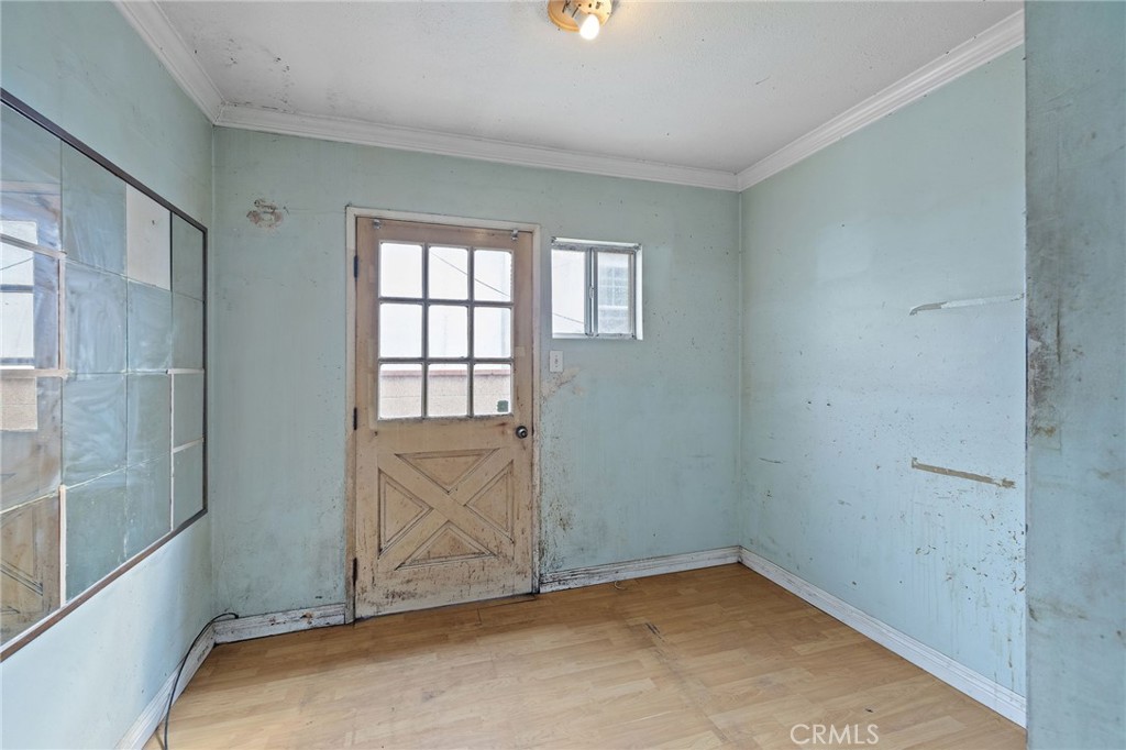 4761 West 141st Street Hawthorne, CA 90250 - Photo 17 of 29 an empty room with windows