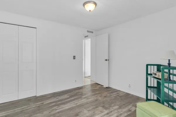a view of livingroom with furniture