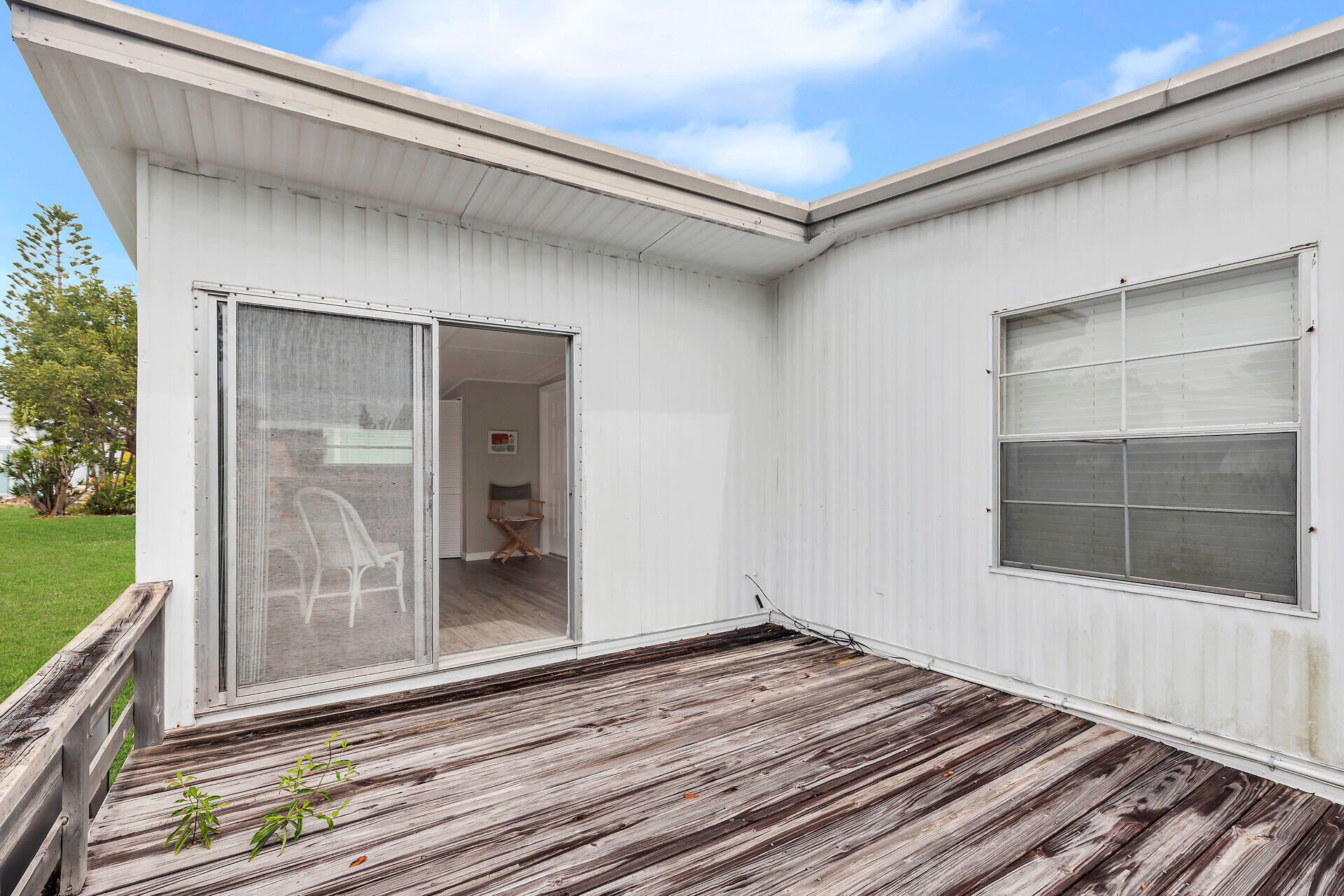 812 South Silver Circle Key Largo, FL 33037 - Photo 28 of 41 a view of a backyard of a house