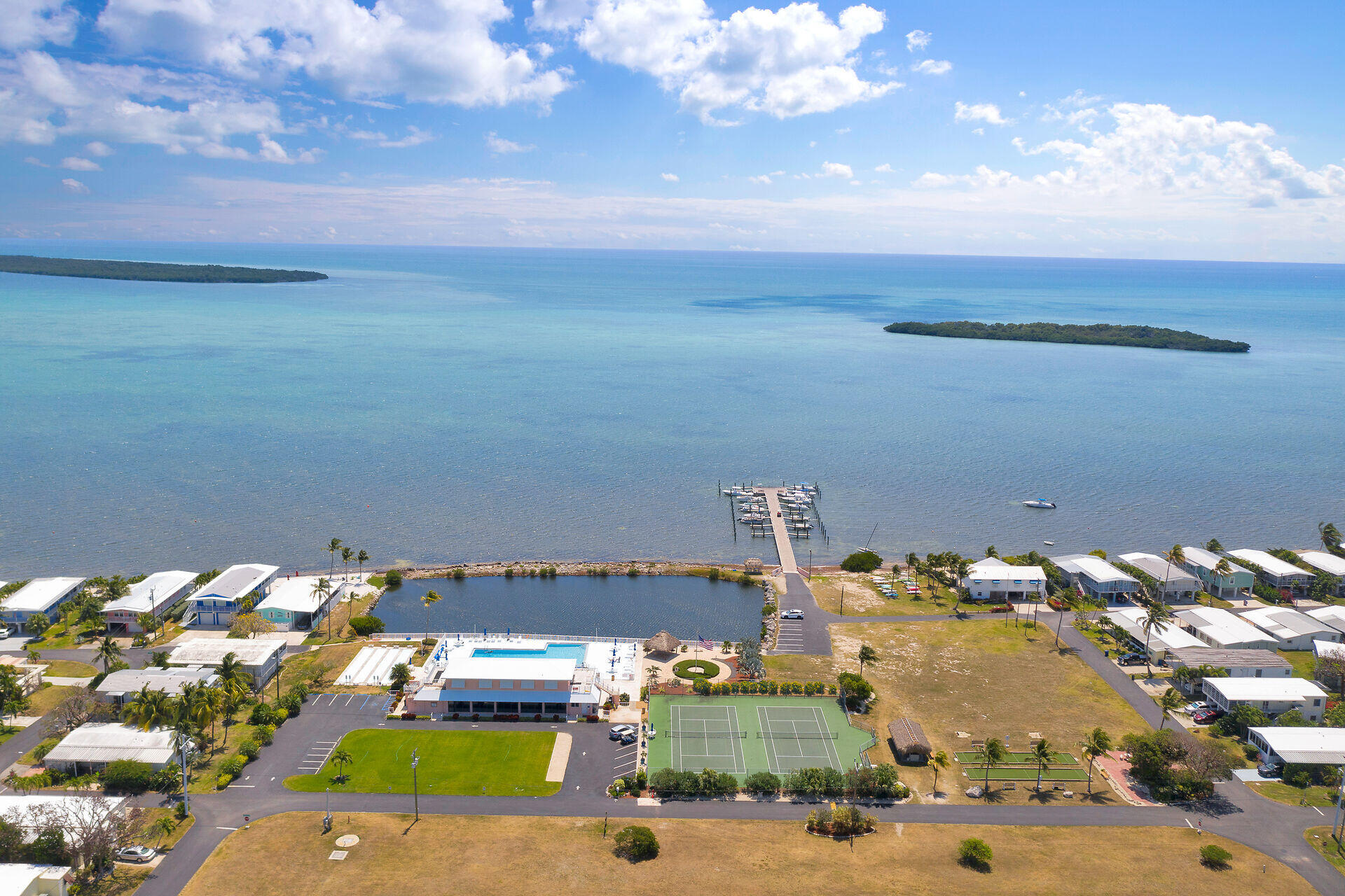 812 South Silver Circle Key Largo, FL 33037 - Photo 30 of 41 view of a city