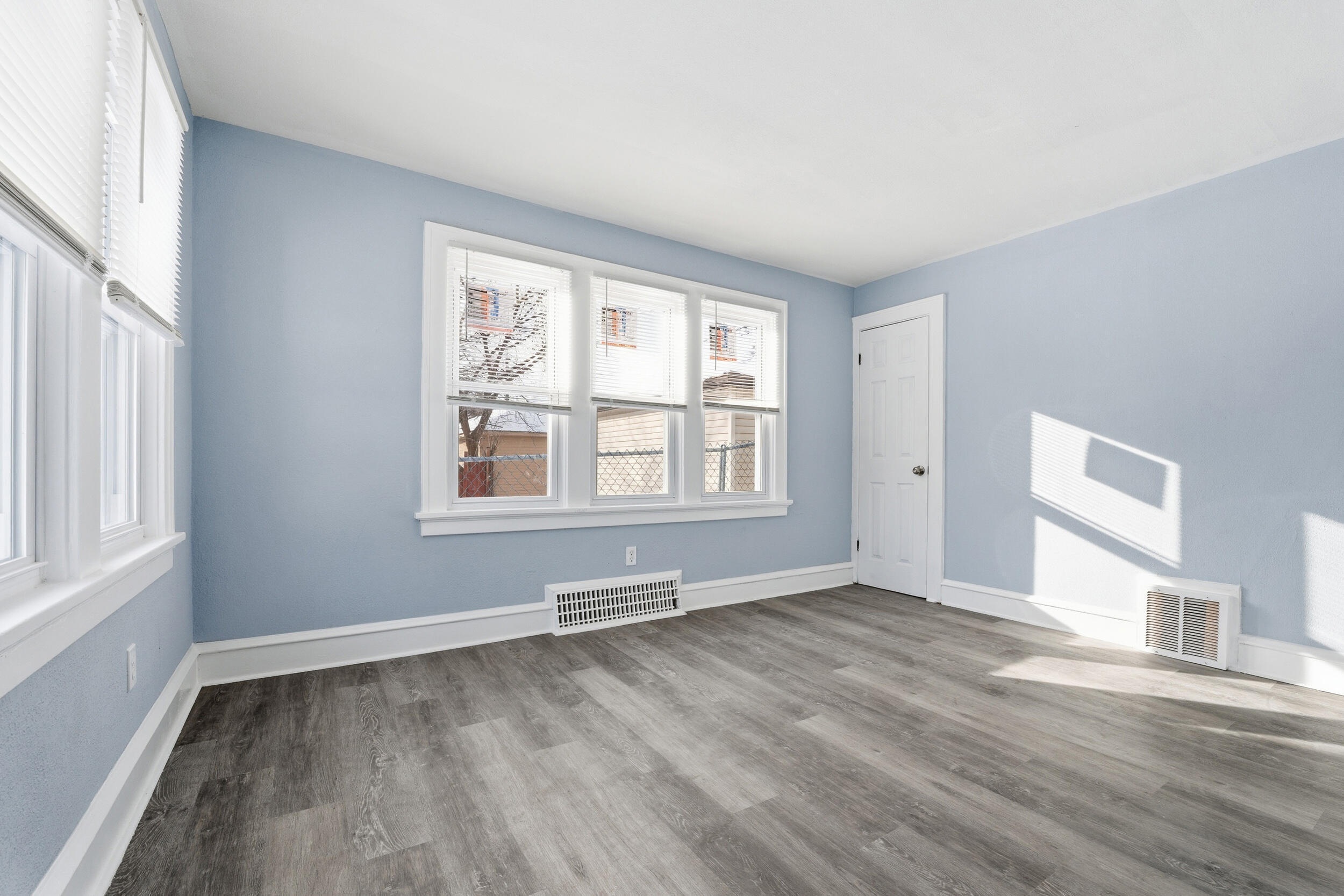 5257 North 34th Street Milwaukee, WI 53209 - Photo 3 of 18 Main Floor