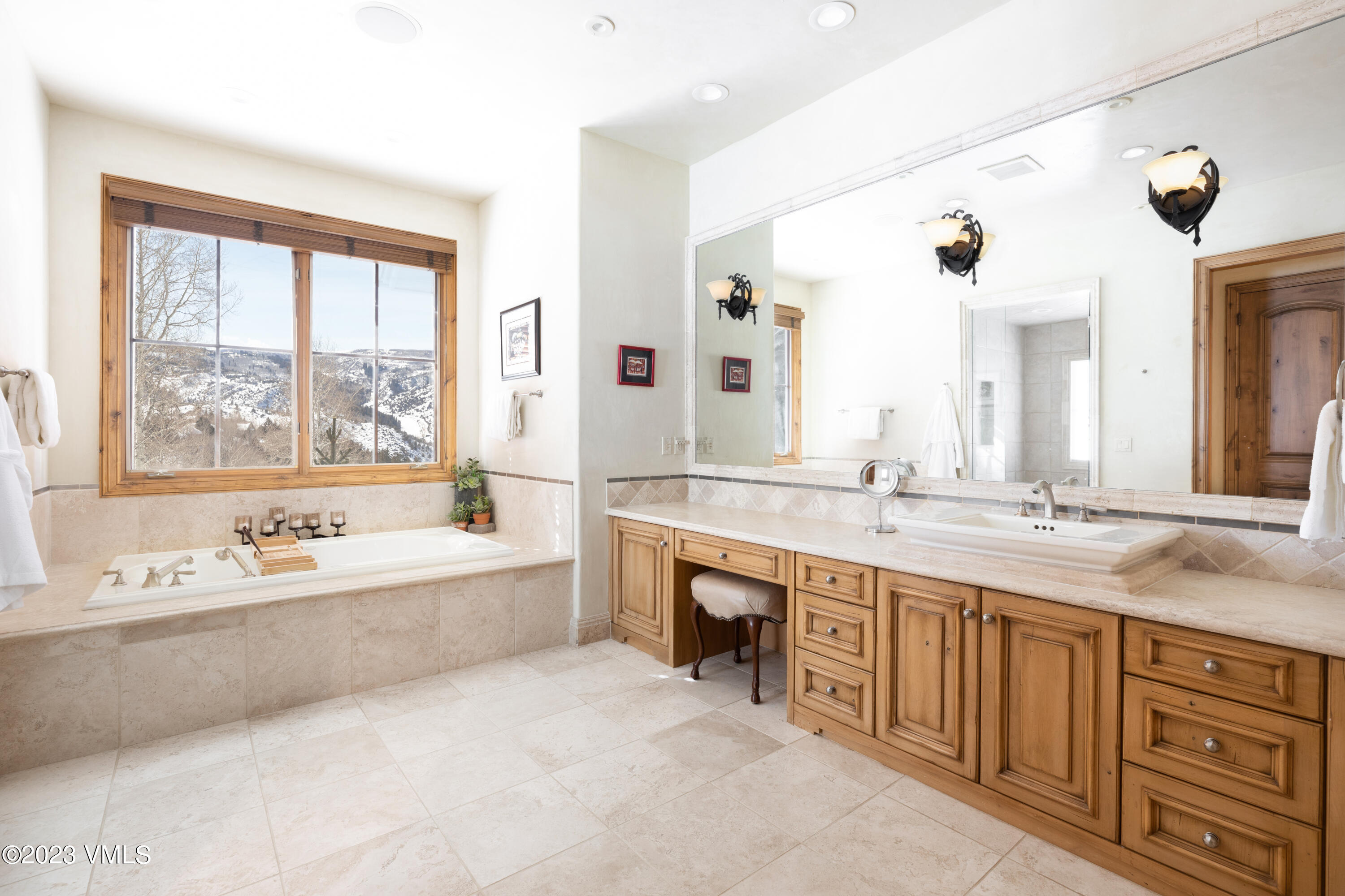 285 Little Andorra Road Edwards, CO 81632 - Photo 8 of 30 6. Primary Bath